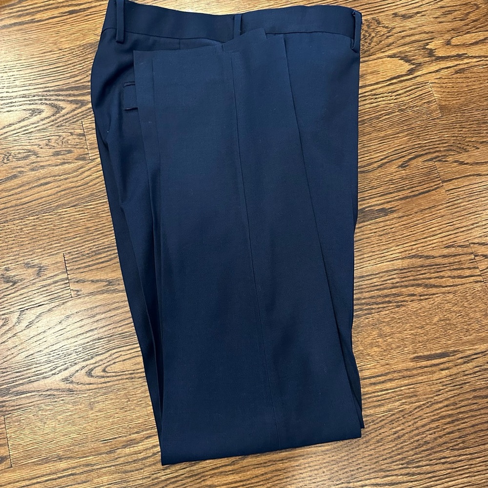 I have for sale a Mens H&M suit.